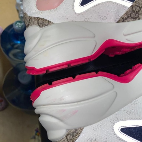 Gucci Rhyton Sneakers - Picture 5 of 6